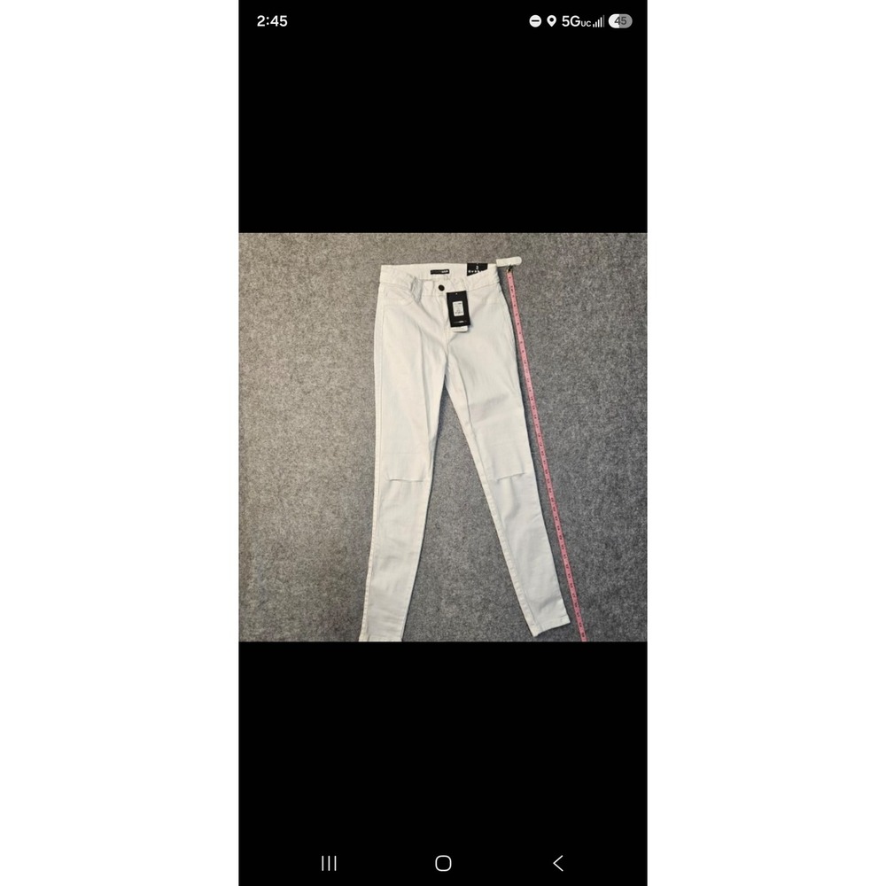 Fashion Nova White High Rise Skinny Jeans Distressed Knee Cutout Size 3 NWT - Picture 8 of 12